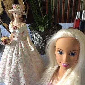 Barbie and figurine sweet 15 or 16 table deco